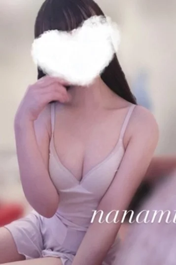 成瀬ななみ(25)
