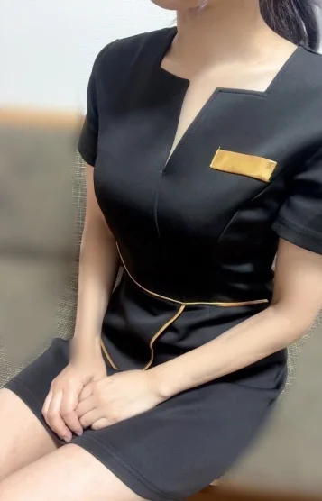 なな(32)
